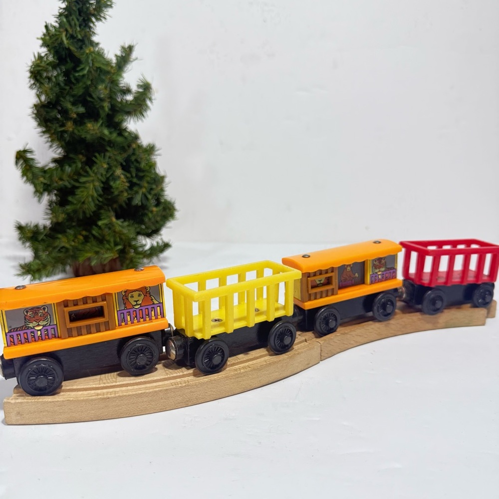 4 Vtg Thomas & Friends 2 Zoo Cars Slide Window 2 Circus Cars Wooden Train Track